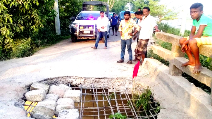 কেন্দুয়া-মদন সড়কে বক্স কালভার্টটি এখন মরন ফাঁদ