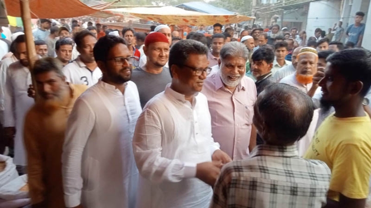 জয়পুুরহাটের আক্কেলপুরে গণসংযোগ করেন-হুইপ স্বপন