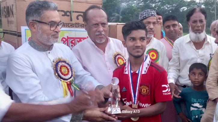 শ্রীনগরে শেখ রাসেল স্মৃতি ফুটবল টুর্নামেন্ট ফাইনাল খেলা অনুষ্ঠিত শ্রীনগরে শেখ রাসেল স্মৃতি ফুটবল টুর্নামেন্ট ফাইনাল খেলা অনুষ্ঠিত