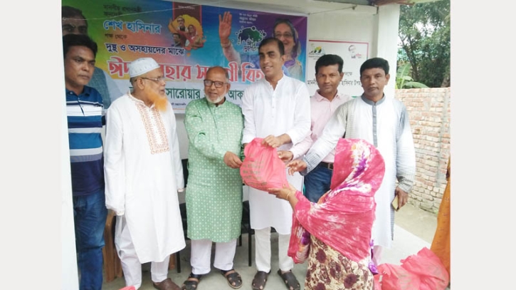 বারহাট্টায় স্বেচ্ছাসেবকলীগ নেতার ঈদ উপহার বিতরণ বারহাট্টায় স্বেচ্ছাসেবকলীগ নেতার ঈদ উপহার বিতরণ