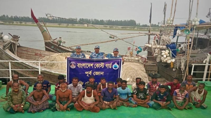 সমুদ্র থেকে ২১ জেলেকে জীবিত উদ্ধার করেছে কোস্টগার্ড ও নৌবাহিনী সমুদ্র থেকে ২১ জেলেকে জীবিত উদ্ধার করেছে কোস্টগার্ড ও নৌবাহিনী