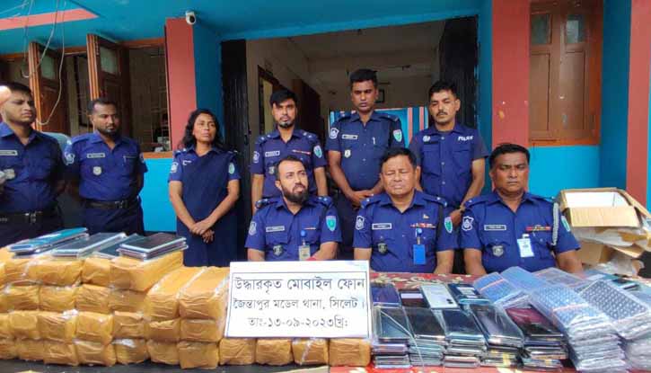 জৈন্তাপুরে পুলিশের অভিযানে ২৯৭ টি ভারতীয় মোবাইল হ্যান্ডসেট উদ্ধার,আটক ১ জৈন্তাপুরে পুলিশের অভিযানে ২৯৭ টি ভারতীয় মোবাইল হ্যান্ডসেট উদ্ধার,আটক ১