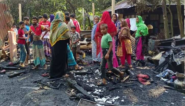 রামগঞ্জে আগুনে পুড়লো ৫ বসতঘর, ১৫ লাখ টাকার ক্ষয়ক্ষতি রামগঞ্জে আগুনে পুড়লো ৫ বসতঘর, ১৫ লাখ টাকার ক্ষয়ক্ষতি