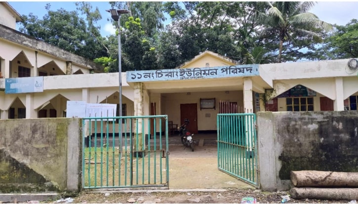 চেয়ারম্যানের বিরুদ্ধে গাছ বিক্রি ও টাকা আত্মসাতের অভিযোগ চেয়ারম্যানের বিরুদ্ধে গাছ বিক্রি ও টাকা আত্মসাতের অভিযোগ