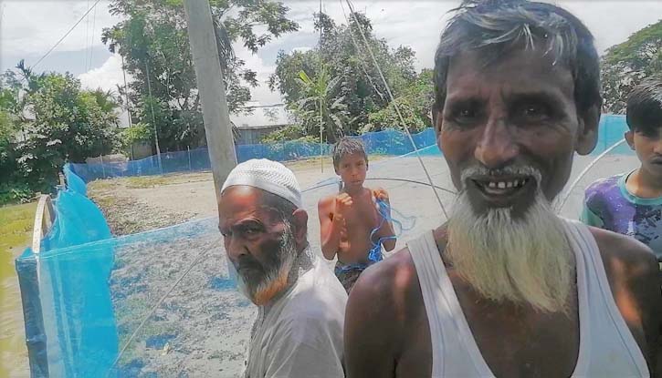 চলাচলের রাস্তা বন্ধ হওয়ায় বিপাকে মুক্তিযোদ্ধা পরিবার চলাচলের রাস্তা বন্ধ হওয়ায় বিপাকে মুক্তিযোদ্ধা পরিবার