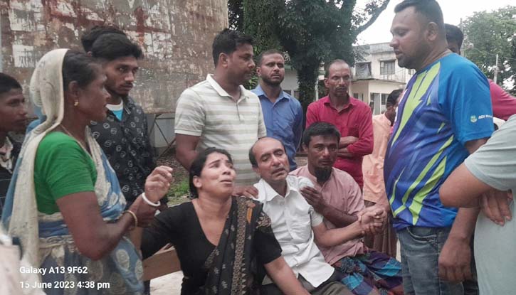 কলমাকান্দায় অটোরিকশা ধাক্কায় শিশুর মৃত্যু কলমাকান্দায় অটোরিকশা ধাক্কায় শিশুর মৃত্যু