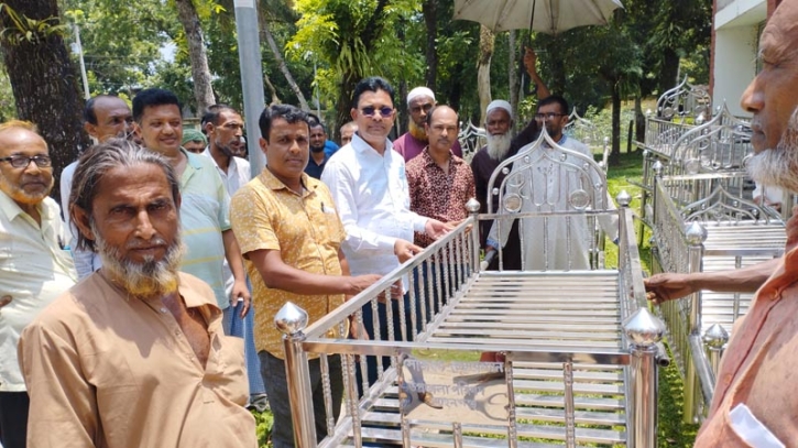 মোহনগঞ্জে ১৭ টি মসজিদে খাটিয়া বিতরণ মোহনগঞ্জে ১৭ টি মসজিদে খাটিয়া বিতরণ