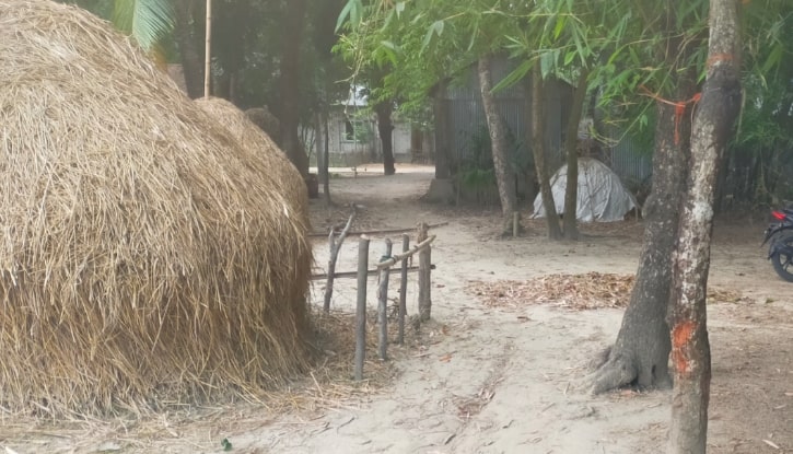 ঝিনাইগাতীর বাতিয়াগাঁও গ্রামে রাস্তার জন্য জন দুভোর্গ পোহাচ্ছে!