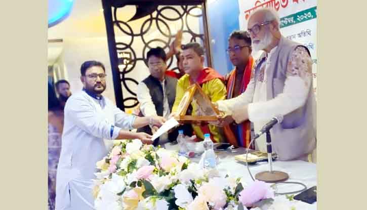 ঢাকায় লিটারেচার সম্মাননা পেলেন ফুলবাড়ীর আজম মণ্ডল রানা ঢাকায় লিটারেচার সম্মাননা পেলেন ফুলবাড়ীর আজম মণ্ডল রানা