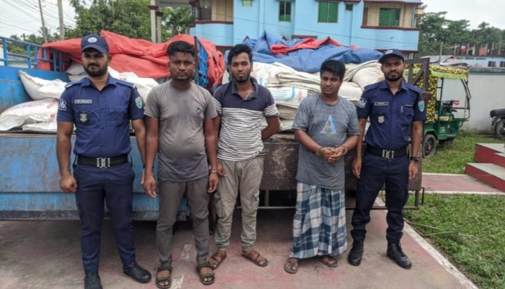 জগন্নাথপুরে ভারতীয় অবৈধ চিনিসহ ৩ জন গ্রেফতার জগন্নাথপুরে ভারতীয় অবৈধ চিনিসহ ৩ জন গ্রেফতার