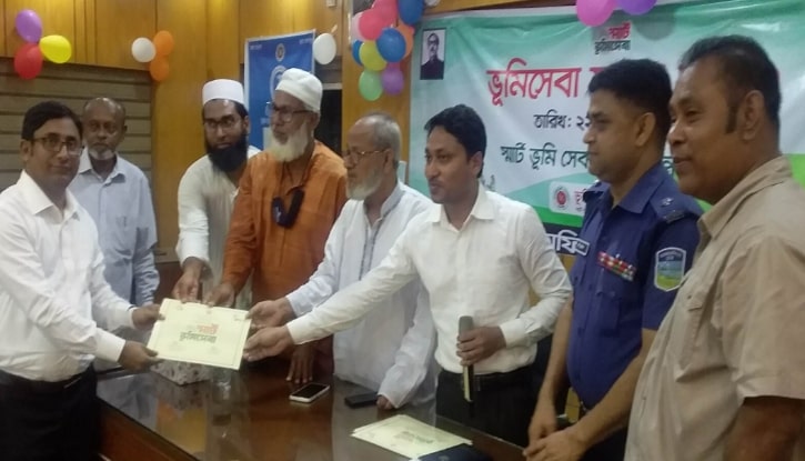ভূমি সেবা সপ্তাহ ২০২৩ কেন্দুয়ায় ৬ কর্মকর্তা পুরস্কৃত