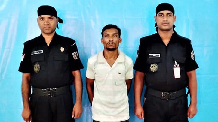 র্যাবের হাতে ৭২ কেজি গাঁজা ও ৩৭৫ পিস ইয়াবাসহ এক মাদক কারবারী আটক র্যাবের হাতে ৭২ কেজি গাঁজা ও ৩৭৫ পিস ইয়াবাসহ এক মাদক কারবারী আটক
