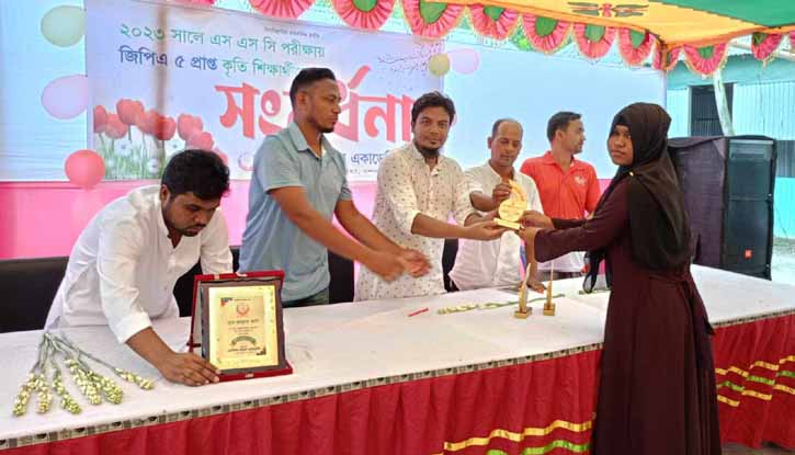 শেরপুরে কৃতি শিক্ষার্থীদের সংবর্ধনা শেরপুরে কৃতি শিক্ষার্থীদের সংবর্ধনা