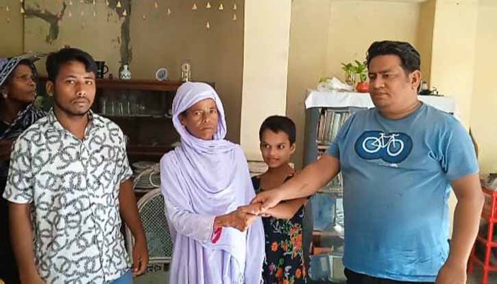 রেলস্টেশনে পানি পান করতে নেমে হারিয়ে যাওয়া শিশু ফিরে পেলো পরিবার রেলস্টেশনে পানি পান করতে নেমে হারিয়ে যাওয়া শিশু ফিরে পেলো পরিবার