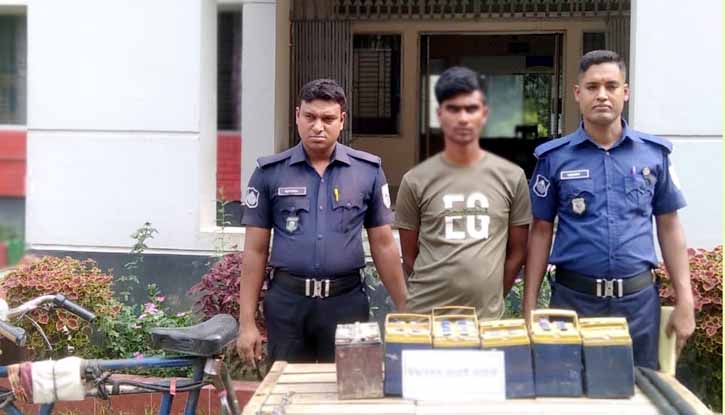 ভ্যান চুরির মূলহোতাকে আটক করেছে পুলিশ ভ্যান চুরির মূলহোতাকে আটক করেছে পুলিশ