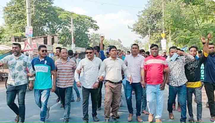 ফুলবাড়ীতে বিএনপির কর্মসূচি চলাকালে তিন নেতা আটক ফুলবাড়ীতে বিএনপির কর্মসূচি চলাকালে তিন নেতা আটক