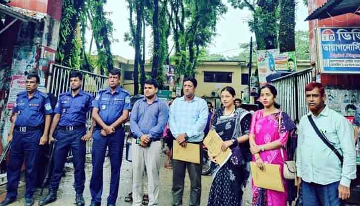 দুর্গাপুরে দুই প্রতিষ্ঠানকে জরিমানা দুর্গাপুরে দুই প্রতিষ্ঠানকে জরিমানা