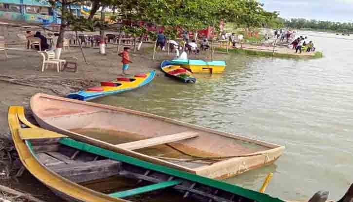 উর্মিরা বহে চলে উর্মিরা বহে চলে