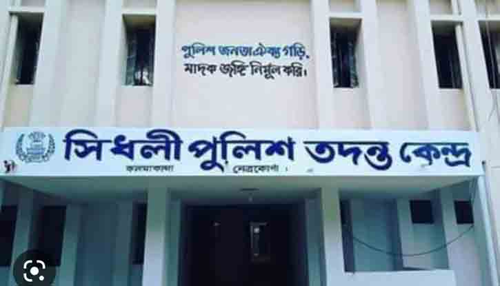 মার ঘুম ভাঙলে দেখেন আম গাছে ডালে ঝুলছে তার ছেলে