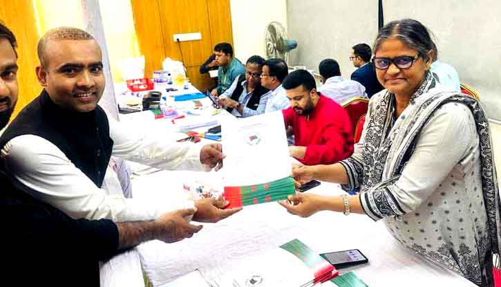 আ.লীগের মনোনয়ন ফরম সংগ্রহ করে জমা দিয়েছেন জহিরুল ইসলাম আ.লীগের মনোনয়ন ফরম সংগ্রহ করে জমা দিয়েছেন জহিরুল ইসলাম