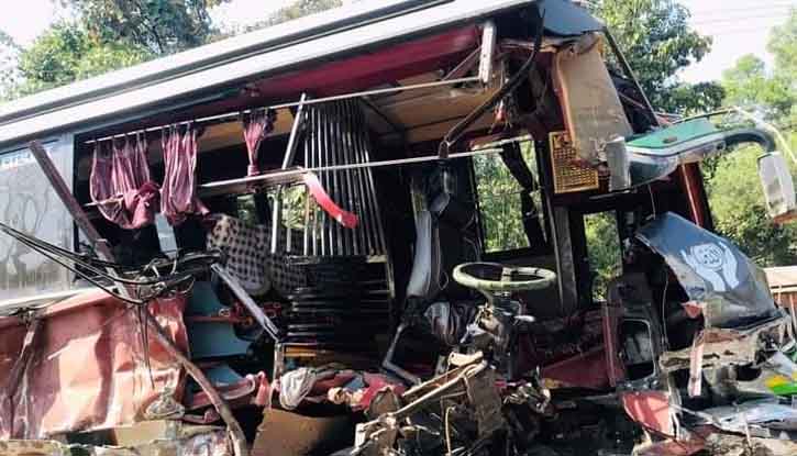 তামাবিল মহাসড়কে বাস ট্রাক সংঘর্ষে ১ শিশু নিহত, আহত ১০