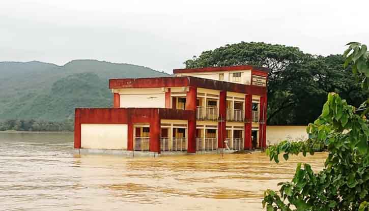 নেত্রকোনায় বন্যার কারণে ১৮৬টি বিদ্যালয় বন্ধ ঘোষনা নেত্রকোনায় বন্যার কারণে ১৮৬টি বিদ্যালয় বন্ধ ঘোষনা