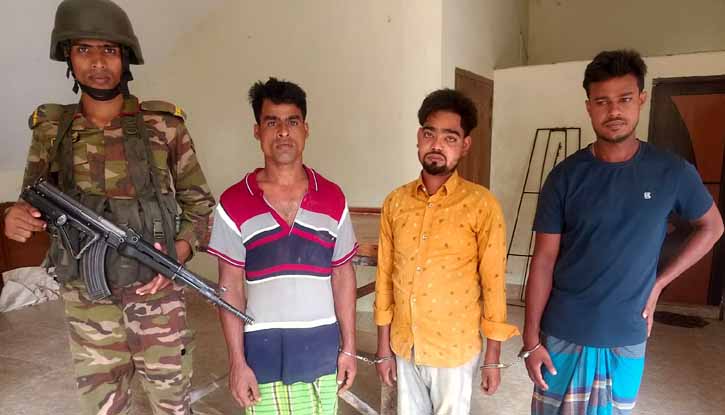দুর্গাপুরে সেনাবাহিনীর অভিযানে ট্যাপেন্ডাডলসহ ৩ মাদক ব্যাবসায়ী আটক দুর্গাপুরে সেনাবাহিনীর অভিযানে ট্যাপেন্ডাডলসহ ৩ মাদক ব্যাবসায়ী আটক