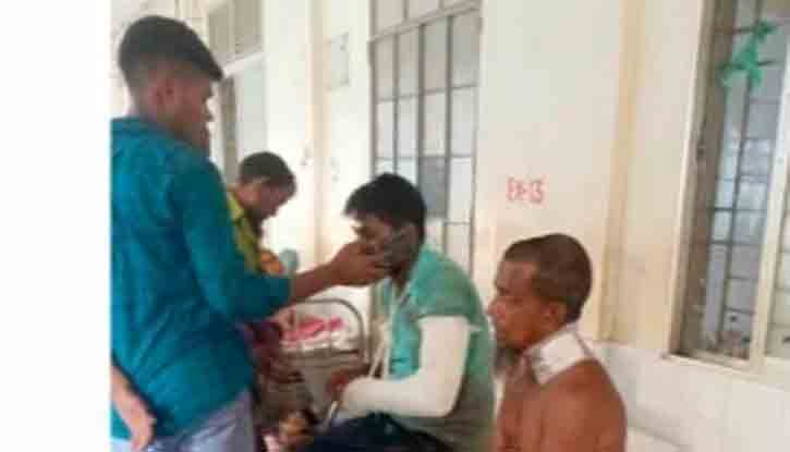 কলমাকান্দায় প্রতিপক্ষের হামলায় একই পরিবারের ৪জন গুরুতর আহত কলমাকান্দায় প্রতিপক্ষের হামলায় একই পরিবারের ৪জন গুরুতর আহত
