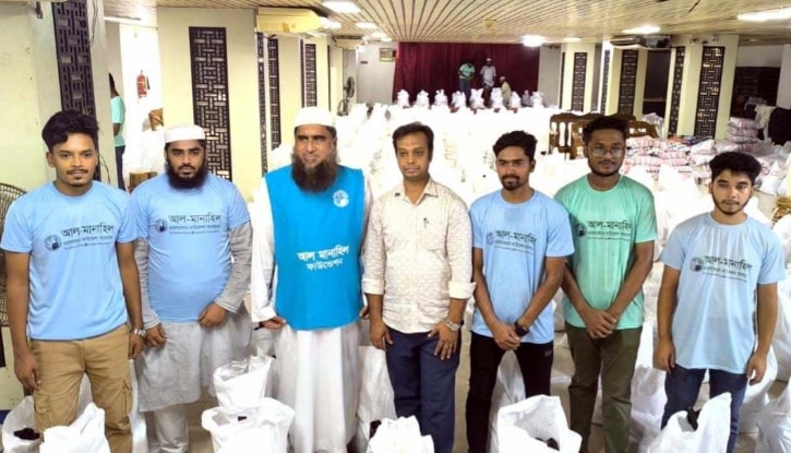 বন্যাদুর্গত মানুষের পাশে আল মানাহিল ফাউন্ডেশন