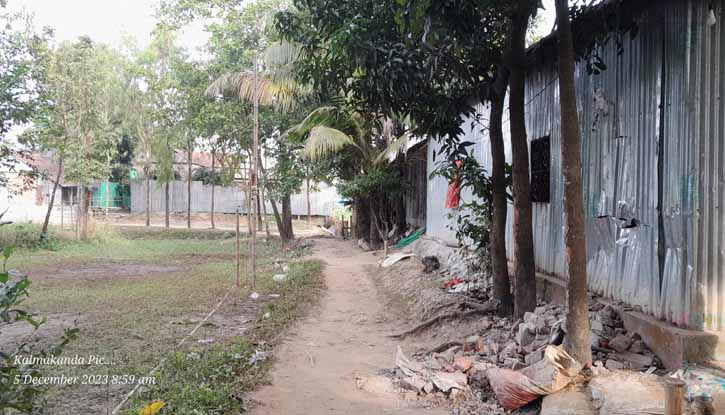 শব্দযন্ত্র বন্ধ করতে বলায় বাড়িতে হামলার অভিযোগ শব্দযন্ত্র বন্ধ করতে বলায় বাড়িতে হামলার অভিযোগ