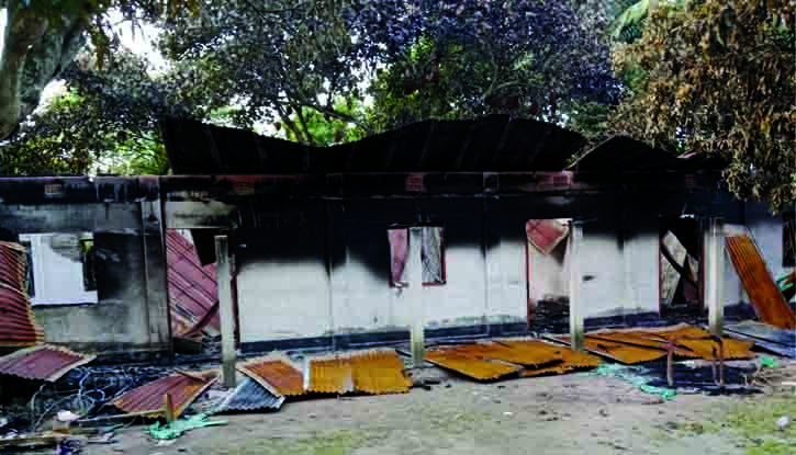 কেন্দুয়ায় বিভিন্ন স্থানে হামলা ভাংচুর আগুন লুটপাট অব্যাহত