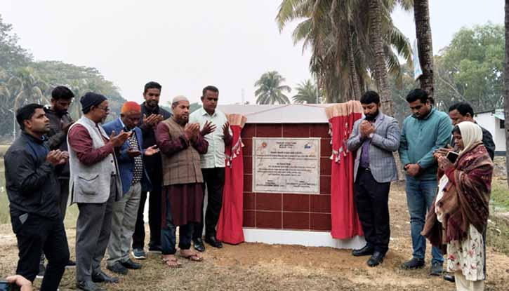 শেরপুরের ঝিনাইগাতীতে সোলার স্ট্রিট লাইট স্থাপনের শুভ উদ্বোধন