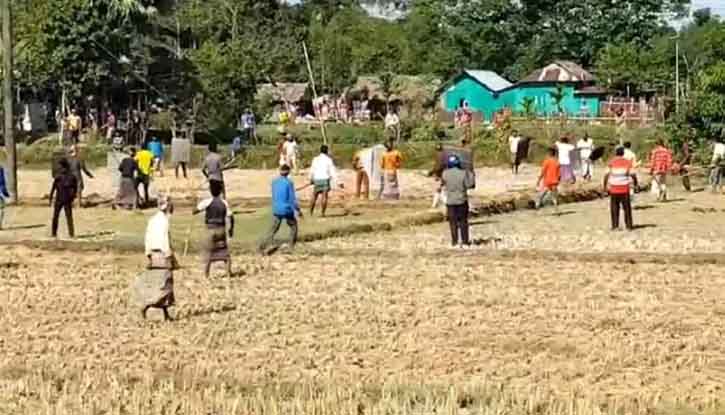 মদনে গানের আসরে চেয়ারে বসা নিয়ে সংঘর্ষ, একজন নিহত মদনে গানের আসরে চেয়ারে বসা নিয়ে সংঘর্ষ, একজন নিহত