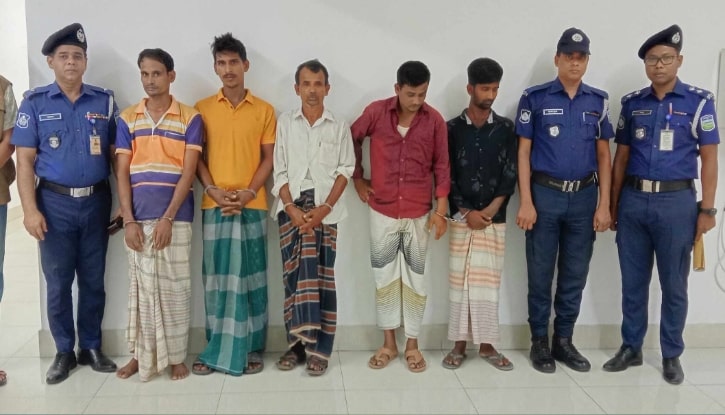 ঝিনাইগাতীতে গরু চোর চক্রের ৫ সদস্য গ্রেপ্তার ঝিনাইগাতীতে গরু চোর চক্রের ৫ সদস্য গ্রেপ্তার