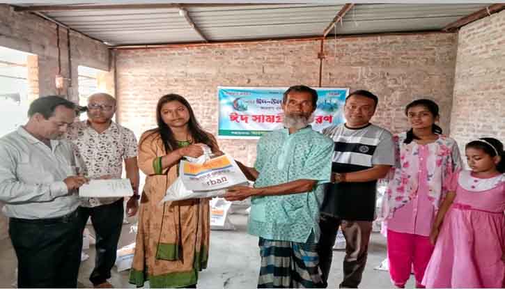 পূর্বধলায় অসহায় দুস্থদের মাঝে ঈদ সামগ্রী বিতরণ