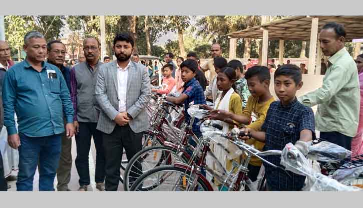 ঝিনাইগাতীতে ক্ষুদ্র নৃ-গোষ্ঠীর ১৮১ জন শিক্ষার্থীদের শিক্ষাবৃত্তি ও বাইসাইকেল বিতরণ ঝিনাইগাতীতে ক্ষুদ্র নৃ-গোষ্ঠীর ১৮১ জন শিক্ষার্থীদের শিক্ষাবৃত্তি ও বাইসাইকেল বিতরণ