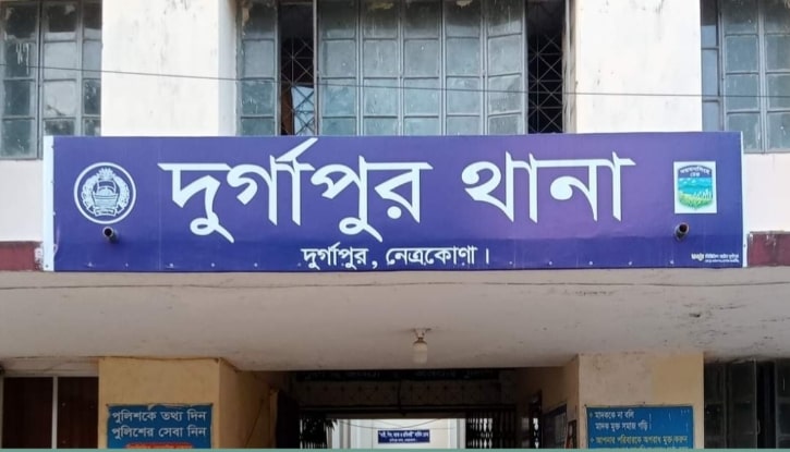 দুর্গাপুরে ২৪০ বোতল ভারতীয় মদসহ এক প্রাইভেটকার আটক