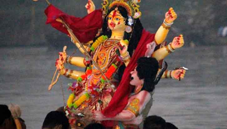 বর্ণিল উৎসবে প্রতিমা বিসর্জনের মধ্য দিয়ে শেষ হলো দুর্গোৎসব বর্ণিল উৎসবে প্রতিমা বিসর্জনের মধ্য দিয়ে শেষ হলো দুর্গোৎসব