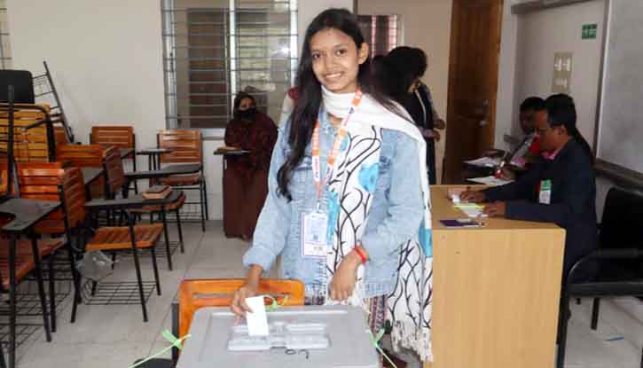 নতুন ভোটারদের ভোট প্রয়োগের অনুভূতি