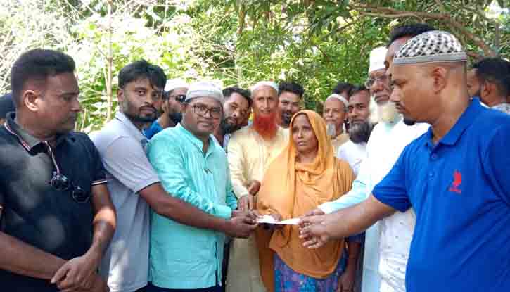 কেন্দুয়ার দুই শহীদ পরিবারকে আর্থিক সহায়তা দিলেন বিএনপি নেতা নাজমুল হাসান