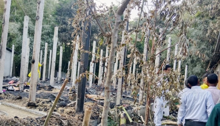 কেন্দুয়ায় অগ্নিকাণ্ডে বসতঘর পুড়ে ছাই: অর্ধকোটি টাকার ক্ষয়ক্ষতি কেন্দুয়ায় অগ্নিকাণ্ডে বসতঘর পুড়ে ছাই: অর্ধকোটি টাকার ক্ষয়ক্ষতি