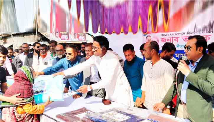 বিজয়ের মাসে নেত্রকোণায় যুবদল নেতার উদ্যোগে শীতবস্ত্র বিতরণ  