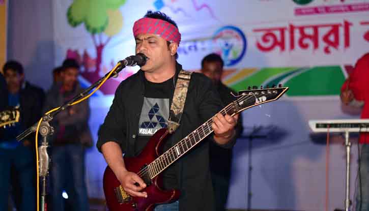 ফুলবাড়ীতে মাতালেন জেমস্ খ্যাত মার্শাল ফুলবাড়ীতে মাতালেন জেমস্ খ্যাত মার্শাল