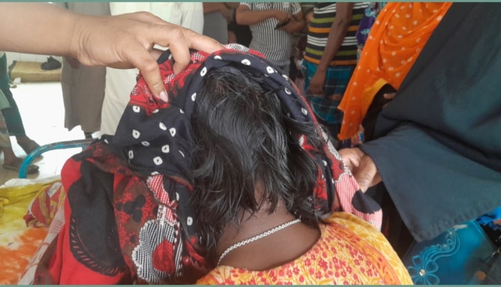 কলমাকান্দায় গৃহবধূর মাথার চুল কেটে নেওয়ার অভিযোগ কলমাকান্দায় গৃহবধূর মাথার চুল কেটে নেওয়ার অভিযোগ