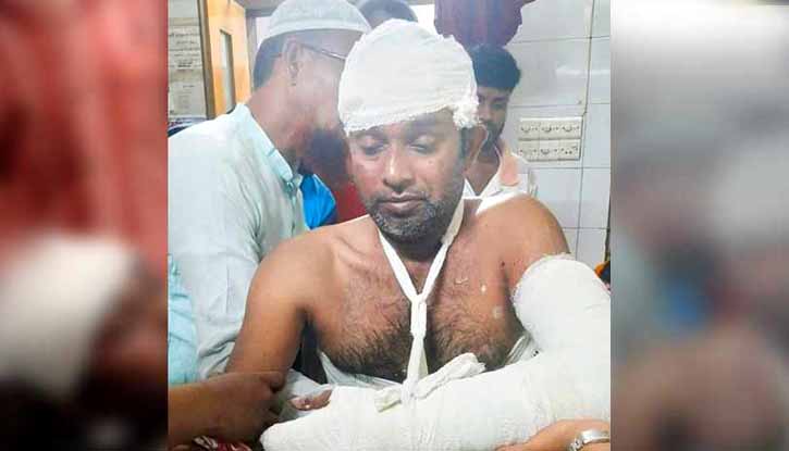 প্রতিপক্ষের অস্ত্রের কোপে আহত কুড়া ব্যবসায়ী সমিতির সম্পাদক