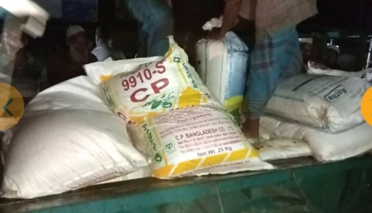 গৌরীপুরে ৩৭ বস্তা ভারতীয় চিনি উদ্ধার করল সেনাবাহিনী গৌরীপুরে ৩৭ বস্তা ভারতীয় চিনি উদ্ধার করল সেনাবাহিনী