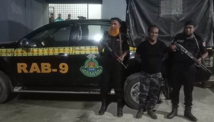 ব্রাহ্মণবাড়িয়ায় যৌথ বাহিনীর অভিযানে অস্ত্রসহ যুবলীগ নেতা গ্রেফতার ব্রাহ্মণবাড়িয়ায় যৌথ বাহিনীর অভিযানে অস্ত্রসহ যুবলীগ নেতা গ্রেফতার