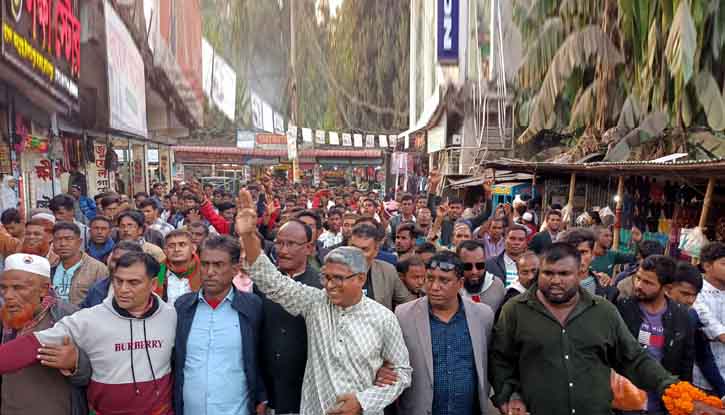 ইসলামপুরে স্বতন্ত্র প্রার্থীর সমর্থনে মিছিল  