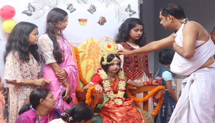 মহাষ্টমীতে ফুলবাড়ী রামকৃষ্ণ সেবাশ্রমে অনুষ্ঠিত হবে কুমারী পূজা মহাষ্টমীতে ফুলবাড়ী রামকৃষ্ণ সেবাশ্রমে অনুষ্ঠিত হবে কুমারী পূজা