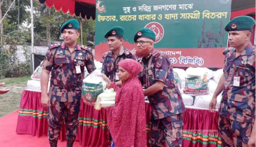 নেত্রকোণায় অস্বচ্ছল পরিবারের মাঝে বিজিবির খাদ্যসামগ্রী বিতরণ